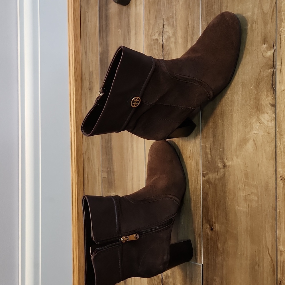 Tommy Hilfiger brown suede chocolate mousse size 9 boots on trend Fall Autumn